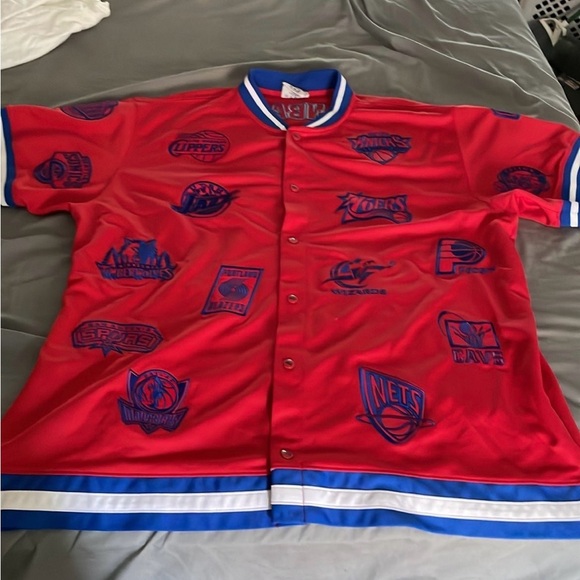 Unique Men’s Shirt with NBA teams on it. in great condition haven’t been worn